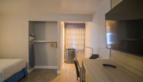 Room, 2 Queen Beds, Accessible, Non Smoking (Mobility/Roll-In Shower)