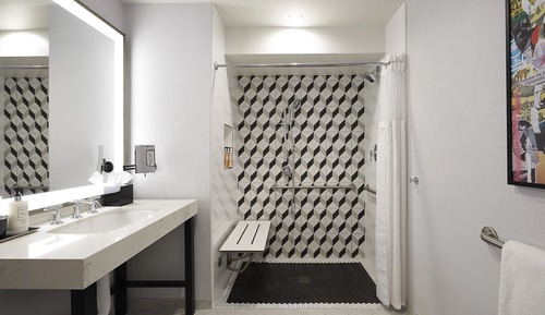 Deluxe Studio Suite, 1 King Bed, Mobility Accessible