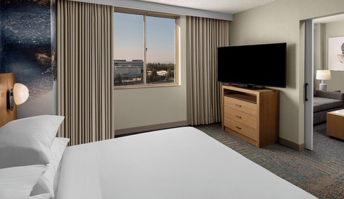 Deluxe Suite, 1 Bedroom, Tower, Low Floor (Mobility Accessible, Roll-In Shower)