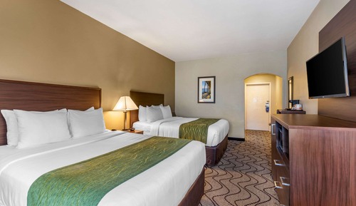 Standard Room, 2 Queen Beds, Non Smoking, Pool View