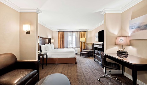Standard Room, 1 King Bed, Non Smoking (with Single Sofabed)