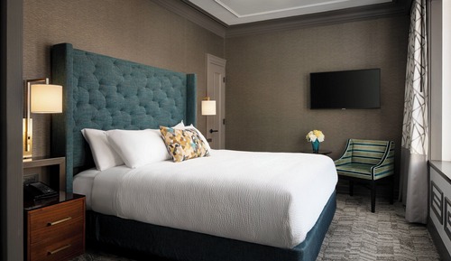 Deluxe Suite, 1 King Bed with Sofa bed