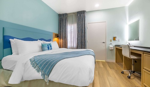 Suite, 1 King Bed with Sofa bed, Accessible, Non Smoking