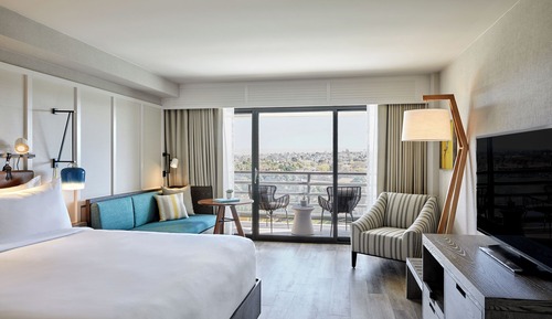Room, 1 King Bed, Balcony, Golf View (Hearing Accessible)
