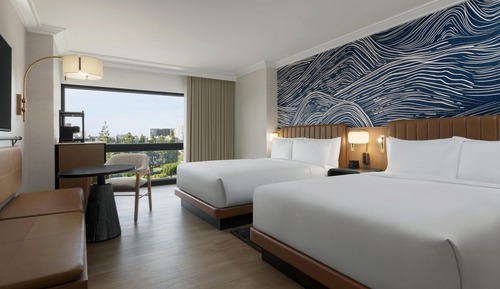 Room, 2 Queen Beds, Pool View