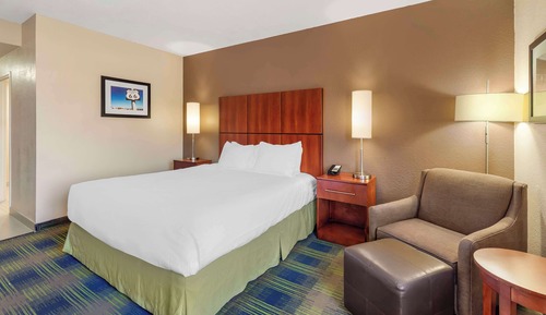 Standard Room, 1 King Bed, Accessible, Non Smoking