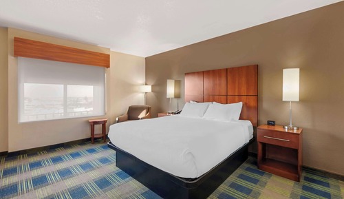 Standard Room, 1 King Bed, Non Smoking, Refrigerator & Microwave (Oversized Room)