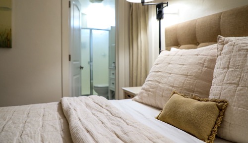 Traditional Suite, Ensuite (Study #7)