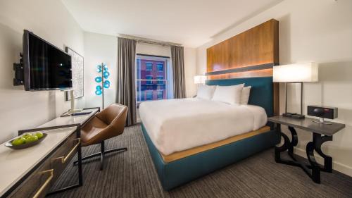 King Room with Accessible Shower - Disability Access
