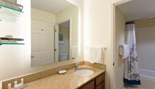 One-Bedroom Queen Suite with Sofa Bed - Hearing Accessible