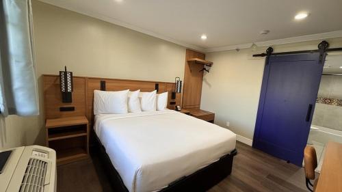 King Room with Tub - Disability Access/Non Smoking