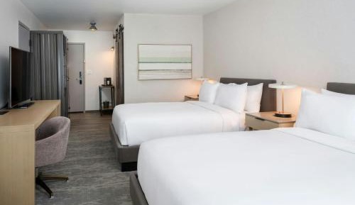Guest room, 2 Queen, Courtyard view