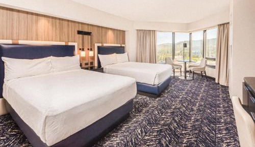  Romulus View Room, 2 Queens