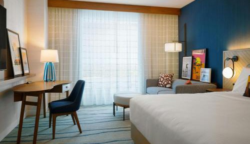 Corner King Room with Sofa Bed and Bay View