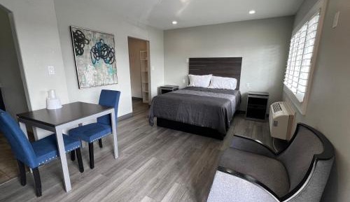 Deluxe King Suite