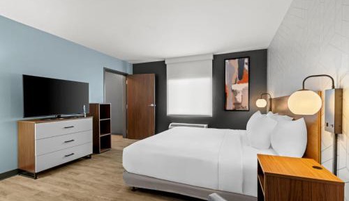 King Suite with Tub - Disability Access/Non Smoking