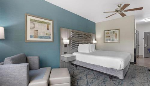King Suite with Bath Tub - Disability Access/Non-Smoking 