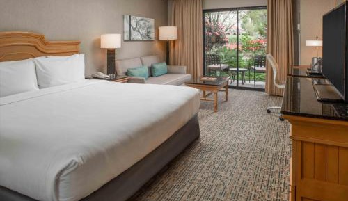 1 KING BED WITH LANAI