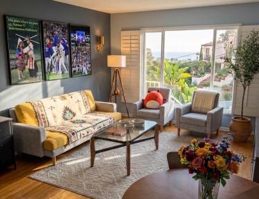 Three-Bedroom Apartment with Mountain View