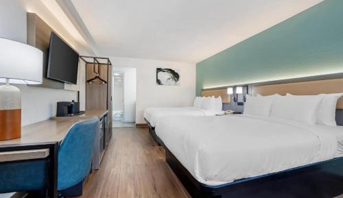 Two Queen Beds - Free Parking Breakfast Included