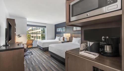 Den Guestroom with Two Queen Beds