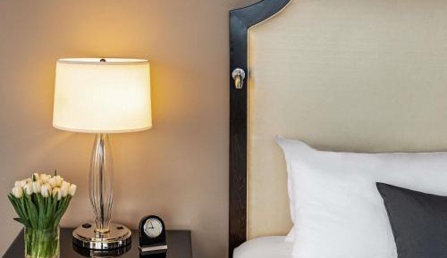 Signature Corner King Room with Skyline View