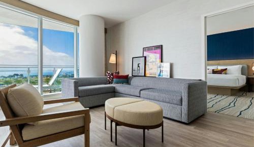 Executive Suite, 1 King, Sofa bed, Bay view, Balcony