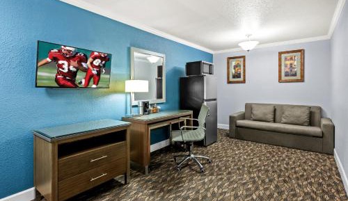 Suite King with Pool View Non-Smoking