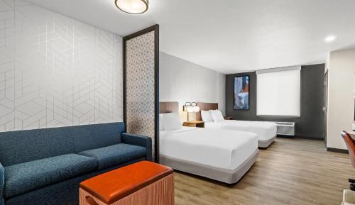 Queen Suite with Two Queen Beds and Tub - Disability Access/Non Smoking