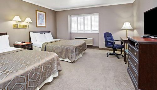 Queen Room with Two Queen Beds - Pet Friendly/Non-Smoking