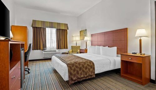 King Room with Roll-in Shower - Disability Access/Non-Smoking