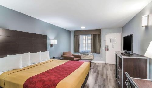 King Room with One King Bed - Non-Smoking