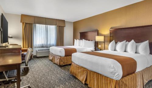 Queen Room with Two Queen Beds and Roll-In Shower - Disability Access/Non-Smoking