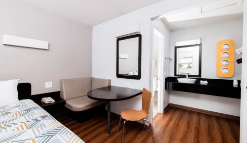 Standard Queen Room