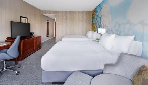 Queen Room with Two Queen Beds and High Floor