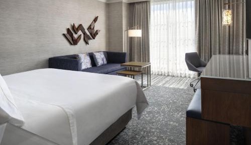 Guest room, 1 King, Corner room