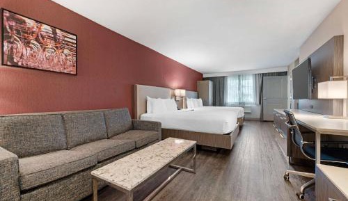 Queen Suite with Roll-In Shower and Sofa Bed - Mobility Accessible/Non-Smoking