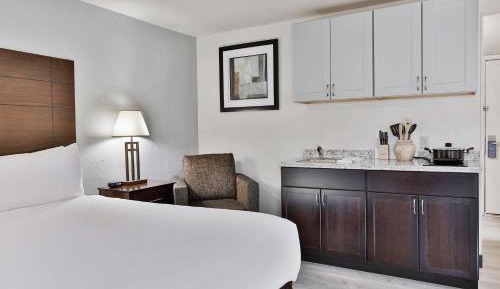 King Room with Kitchenette - Non-Smoking
