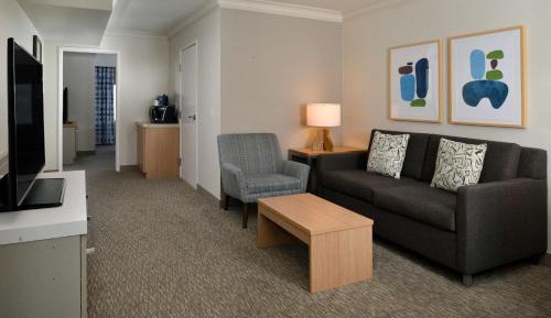 One Bedroom King with Whirlpool Suite