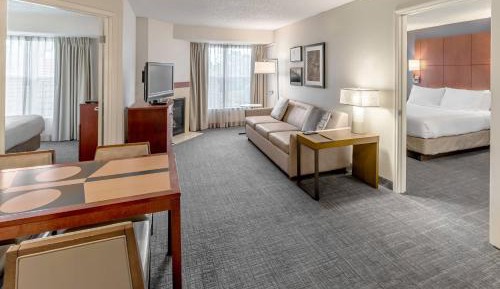Two-Bedroom Suite with Roll-in Shower - Mobility and Hearing Accessible