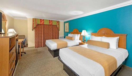 Queen Room with Two Queen Beds - Non-Smoking