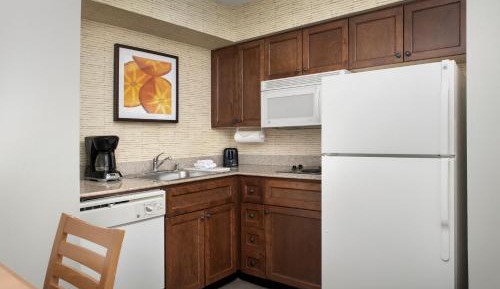 One-Bedroom Queen Suite