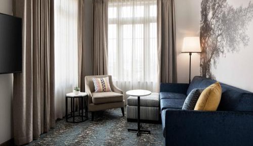 1 Bedroom Suite, 1 King, Sofa bed