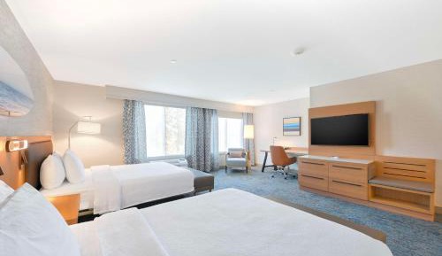 Queen Room with Two Queen Beds and Bath Tub - Disability Access