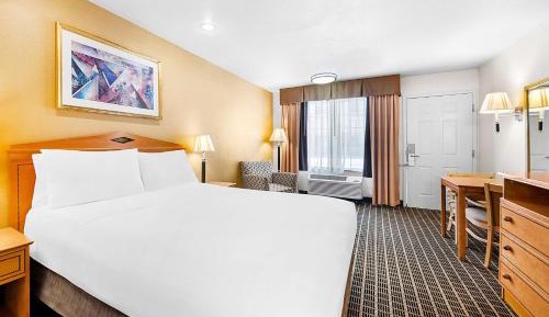 Queen Room with Bath Tub - Disability Access
