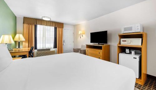 King Room with Mobility Accessible Tub