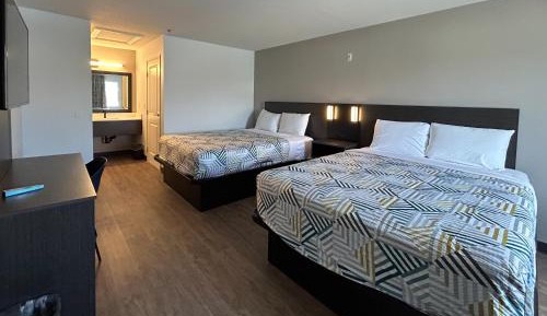 Queen Room with Two Queen Beds - Disability Access - Non-Smoking