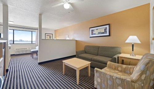 Queen Room with Roll in Shower - Non-Smoking 