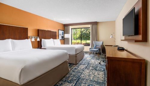 Queen Room with Two Queen Beds with Courtyard View - Non-Smoking