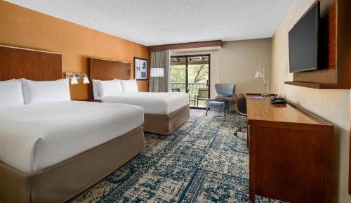 Deluxe Queen Room with Two Queen Beds with Courtyard view - Non-Smoking